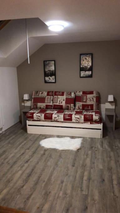 Au Bout Du Bois Piscine Sauna Hammam Accessible En Saison Et Le Logement Accessible Toute L Annee Les Deserts  Bagian luar foto